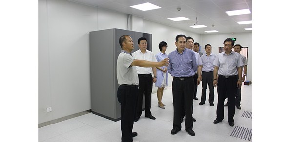 2016年6月17日，煙臺(tái)市政協(xié)副主席張行如到棲霞德豐調(diào)研指導(dǎo)工作